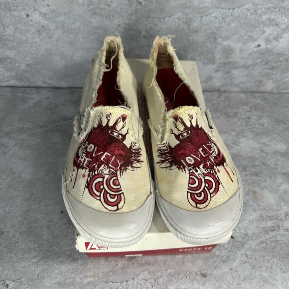 American Eagle Cream Canvas‎ Slip-On Shoes with Red Graphic Woman’s Sz 8 - Picture 1 of 8
